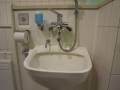 駅内のトイレ全てにお湯が出るオストメイトが設備されています。