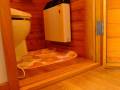 トイレ入口に3cmの段差があります。開口幅は58cmです。