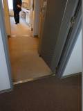 お部屋入口幅は76cmです。ドア種類は手動開き戸です。