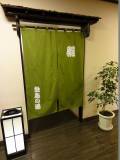 男性用入口幅は95cmです。段差はありません。
