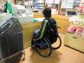 お会計の高さが低いので車いすの方でも安心して買えます。