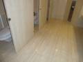 女性用トイレ内の通路です。