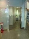 トイレ入口にドアはありません。入口幅は1m13cmです。
