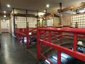 店内。