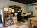 店内。