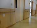 多目的トイレ入口ドアです。ドア種類は手動スライドドアです。