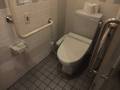 多目的トイレ内。中は広いので車いすのまま入ることが出来ます。