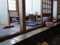 座敷席です。
25cmと5cmの段差があります。