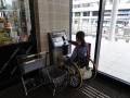 車いす貸出･視覚に障がいのある方はこちらのインターフォンをご利用ください。
