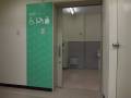 多目的トイレ入口。
多目的トイレ入口幅は85cmです。ドア種類は、スライドドアです。