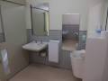 多目的トイレ洗面台。
洗面台高さは67cmです。