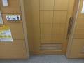 多目的トイレ入口開口幅は97cmです。一階奥エレベーター手前にあります。