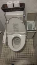 一般洋式トイレ。
洋式トイレは1個のみです。