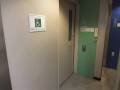 入口。5階にある多目的トイレです。
全体幅は98cmあります。