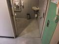 トイレ入口。
入口開口幅は91cmあります。