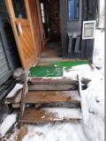 入口に15cm･12cm･7cmの3段の階段があります。