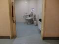 正面が身障者用トイレです。左手が女性用、右手が男性用になります