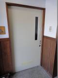 多目的トイレ入口ドア種類は手動スライドドアです。