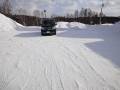 駐車場は建物前にあります。入口まで平面です。